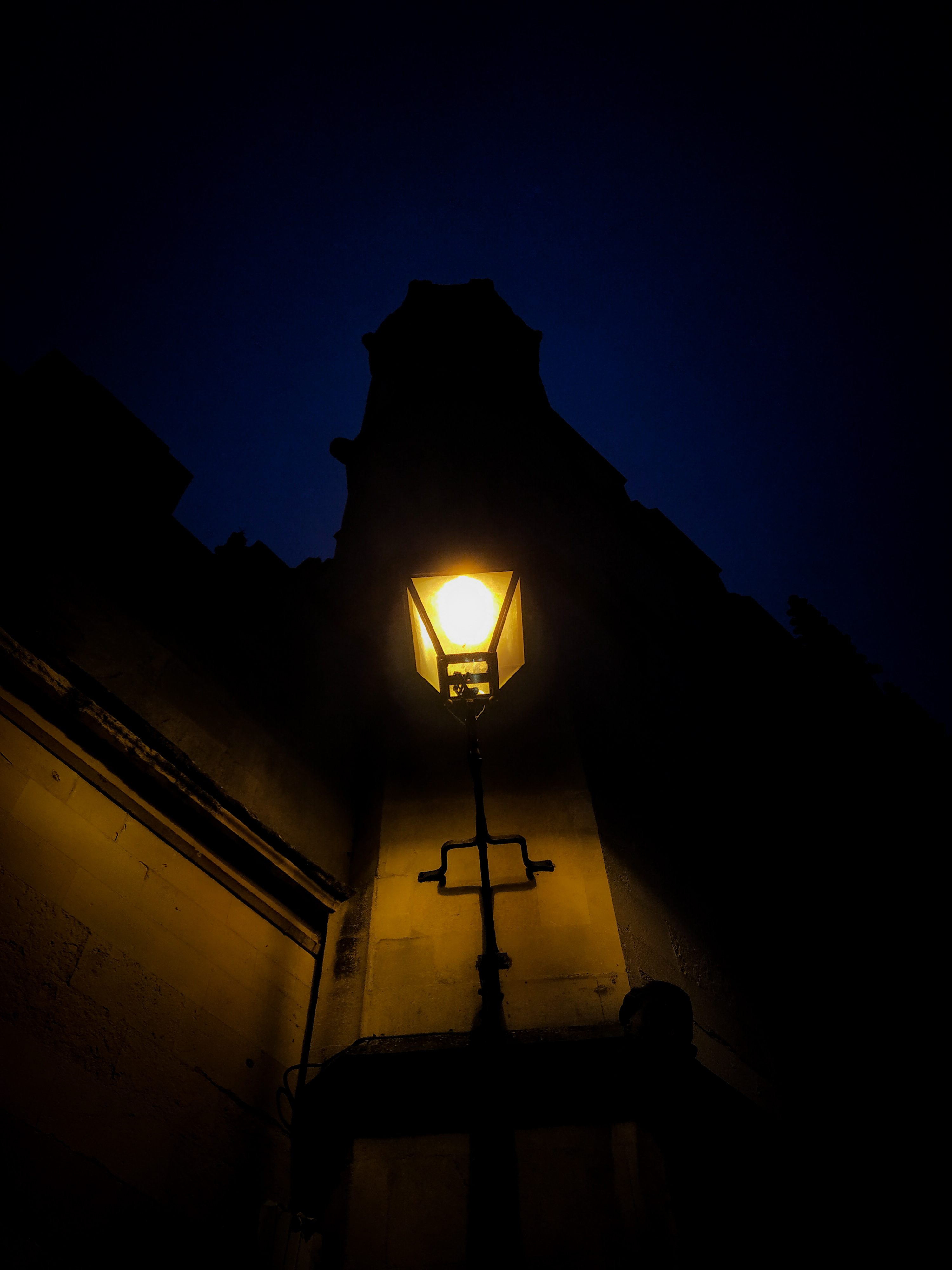 lamp stand attached to building, Oxford